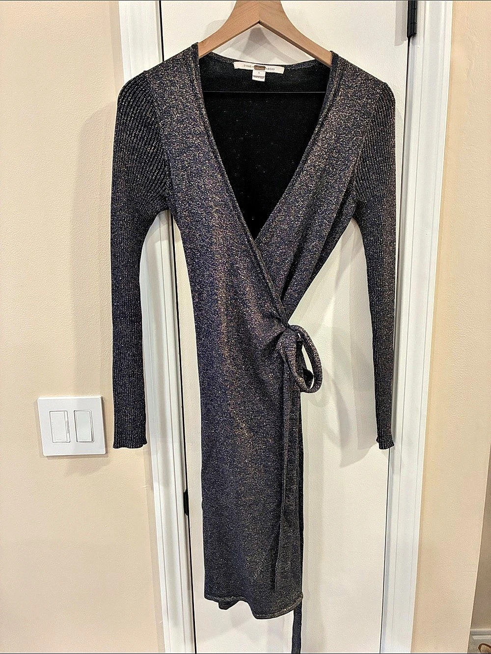 Diane von Furstenberg Metallic Blend Knit Wrap Dress Black & Gold Small Like New